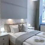 Lovely 3-bedroom In Downtown With Modern Design And Ac *
