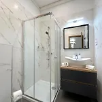 Lovely 3-bedroom In Downtown With Modern Design And Ac Apartmán *