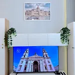 Lovely 3-bedroom In Downtown With Modern Design And Ac Apartmán
