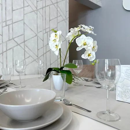 Appartement Lovely 3-bedroom In Downtown With Modern Design And Ac