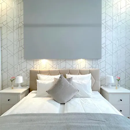 Lovely 3-bedroom In Downtown With Modern Design And Ac Appartement Budapest