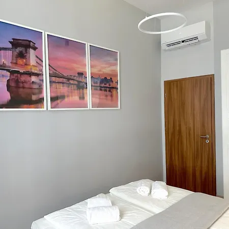 Lovely 3-bedroom In Downtown With Modern Design And Ac *