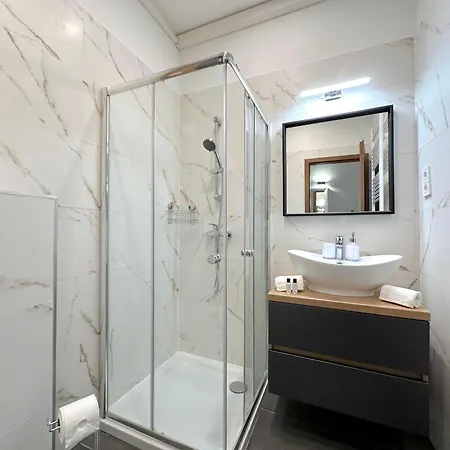 Lovely 3-bedroom In Downtown With Modern Design And Ac Apartmán *