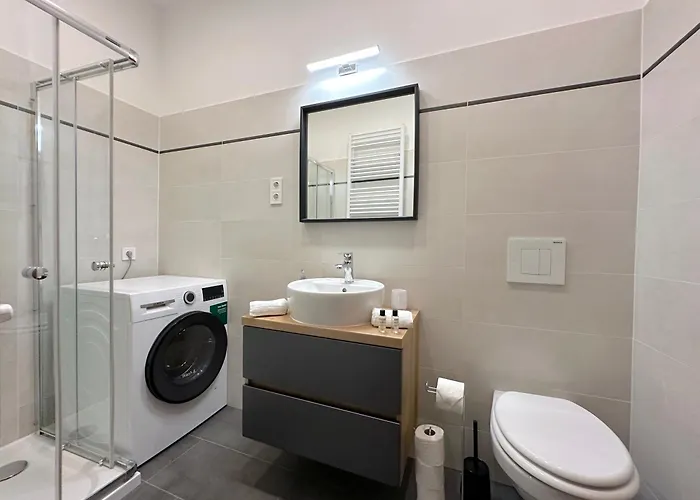 דירה Lovely 3-bedroom In Downtown With Modern Design And Ac *