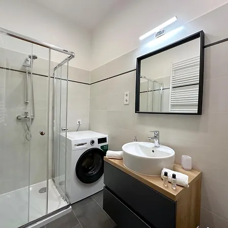 公寓 Lovely 3-bedroom In Downtown With Modern Design And Ac 布达佩斯