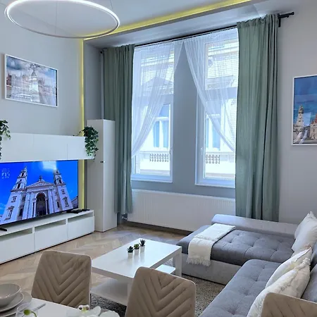 Lovely 3-bedroom In Downtown With Modern Design And Ac Budapeszt