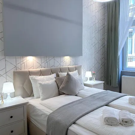 Lovely 3-bedroom In Downtown With Modern Design And Ac *