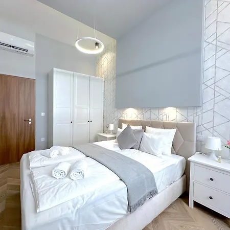 Lovely 3-bedroom In Downtown With Modern Design And Ac Budapeszt