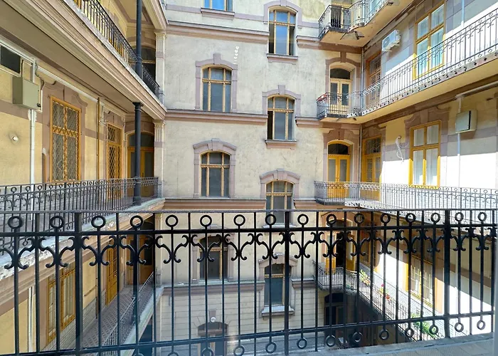 Apartamento Lovely 3-bedroom In Downtown With Modern Design And Ac