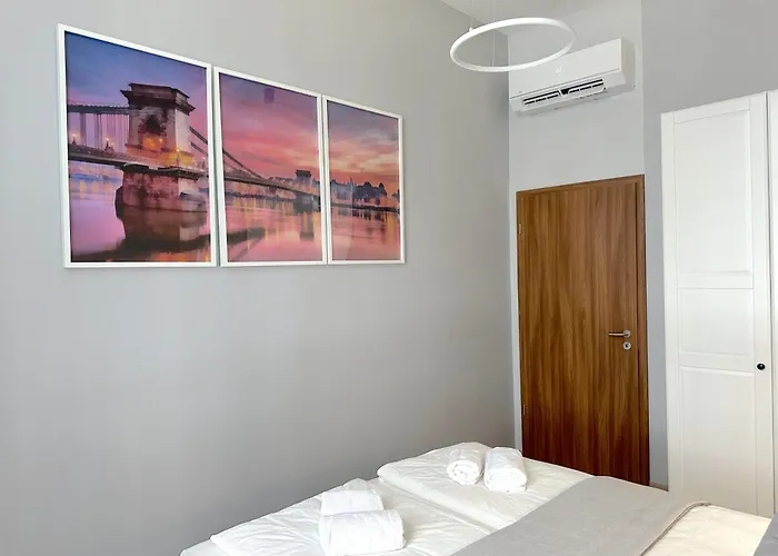 Lovely 3-bedroom In Downtown With Modern Design And Ac *