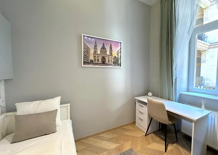 Lovely 3-bedroom In Downtown With Modern Design And Ac